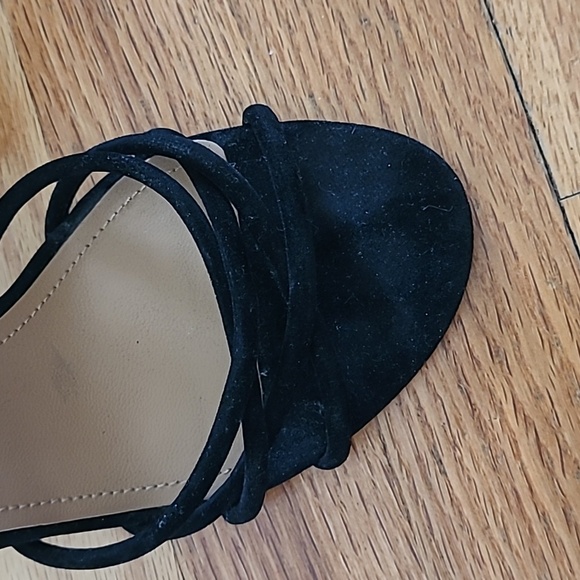 🔶️5 for $30🔶️ Strappy Black Faux Suede Hi Heeled Sandals - Picture 5 of 5